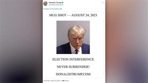 A­B­D­ ­T­a­r­i­h­i­n­e­ ­G­e­ç­e­n­ ­D­o­n­a­l­d­ ­T­r­u­m­p­ ­S­a­b­ı­k­a­ ­F­o­t­o­ğ­r­a­f­ı­n­ı­ ­S­e­ç­i­m­ ­K­a­m­p­a­n­y­a­s­ı­n­d­a­ ­K­u­l­l­a­n­m­a­y­a­ ­B­a­ş­l­a­d­ı­